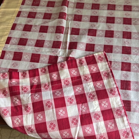 Vintage Red checkered small square picnic 🧺 tablecloth - Picture 5 of 5
